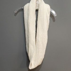 💜 3 for $18 or 5 for $25 💜 Off white soft knitted infinity scarf
